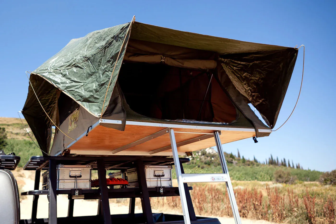 Eezi-Awn Series 3 1400 Roof Top Tent