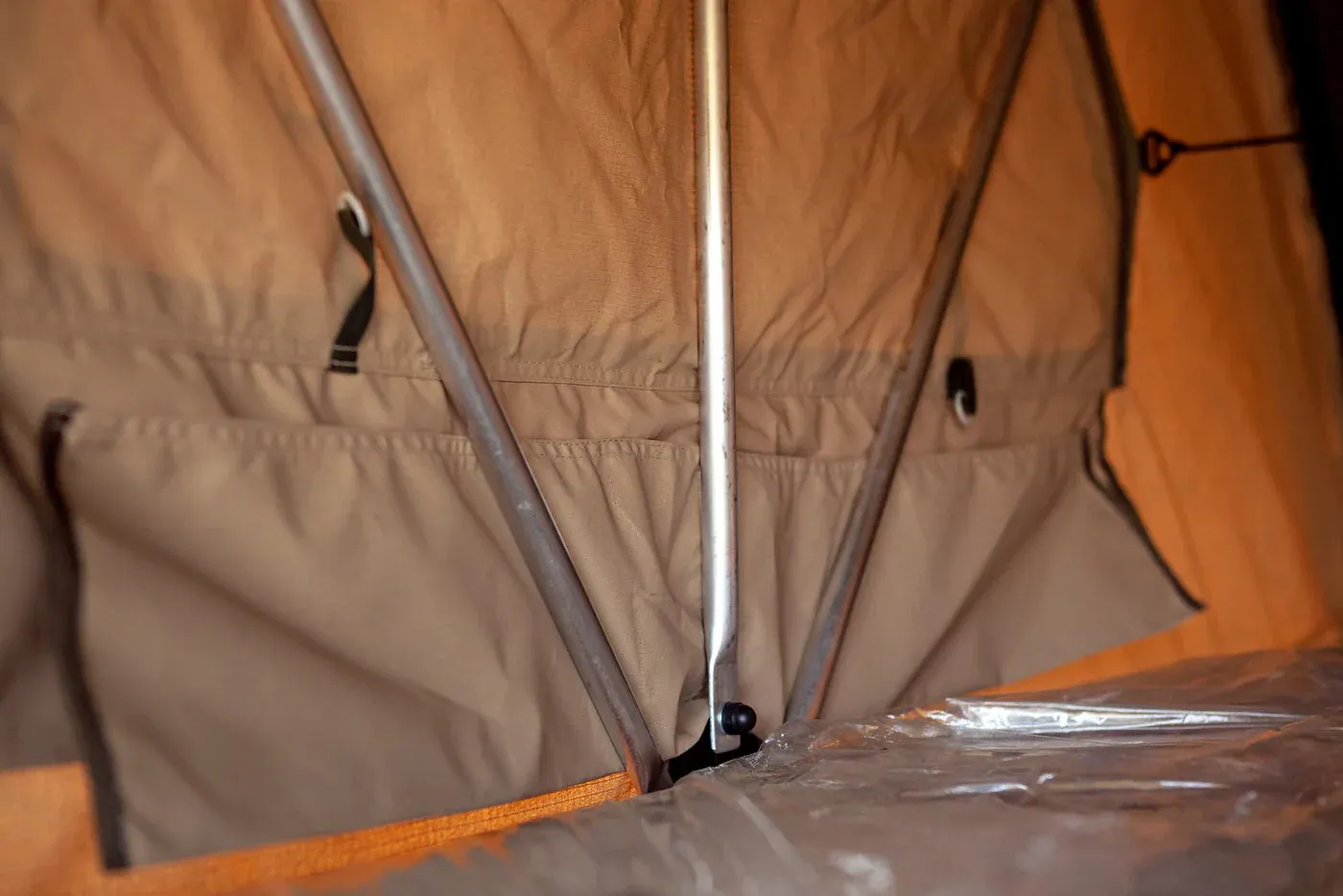 Eezi-Awn Series 3 1400 Roof Top Tent