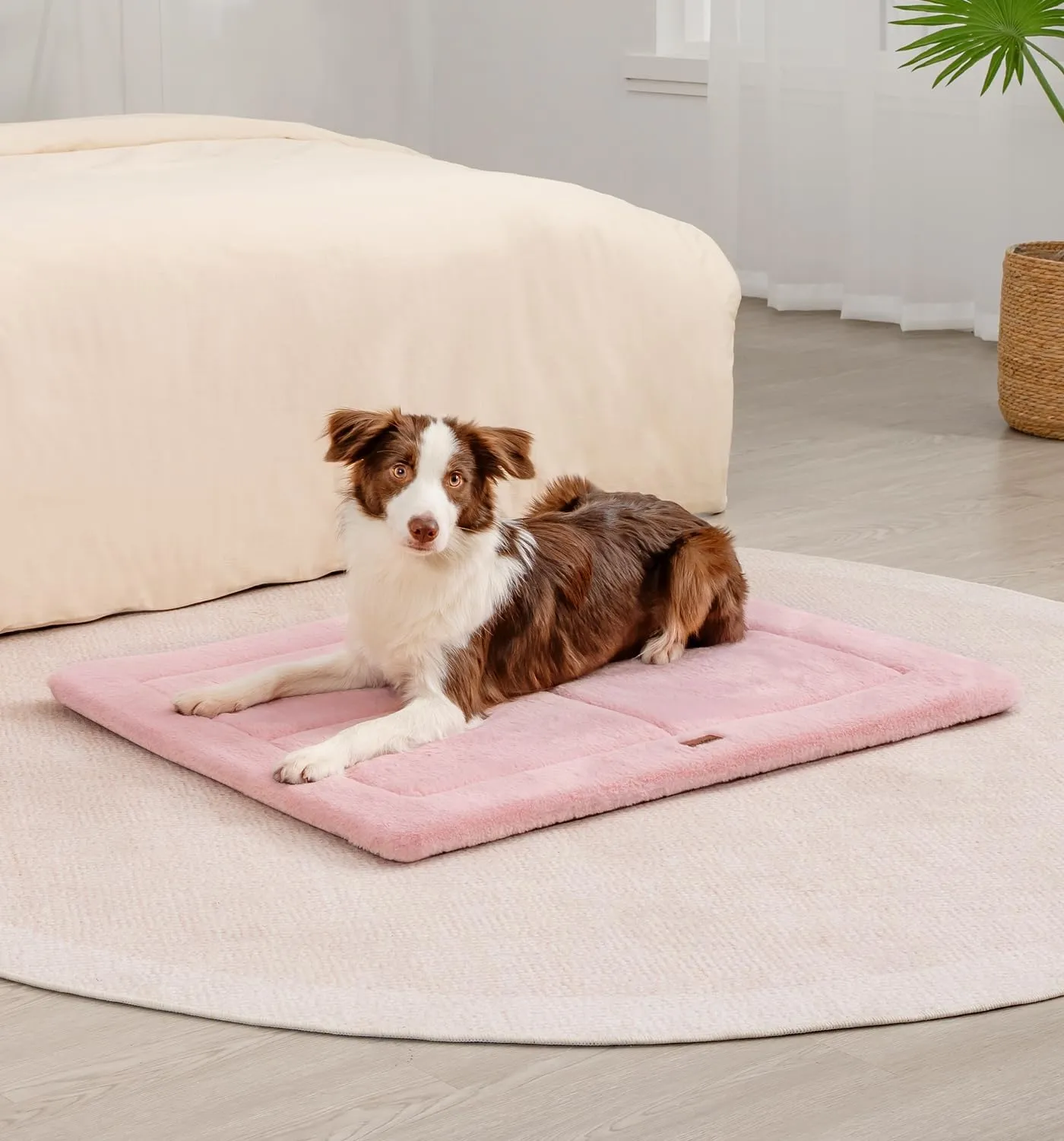 Made4Pets Dog Crate Pad Bed for Large Dogs, Washable & Reversible, Anti-Slip Kennel Mat for Cozy Sleeping, Soft Fluffy Dog Bed for Indoor & Outdoor Use, 41"x29", Pink