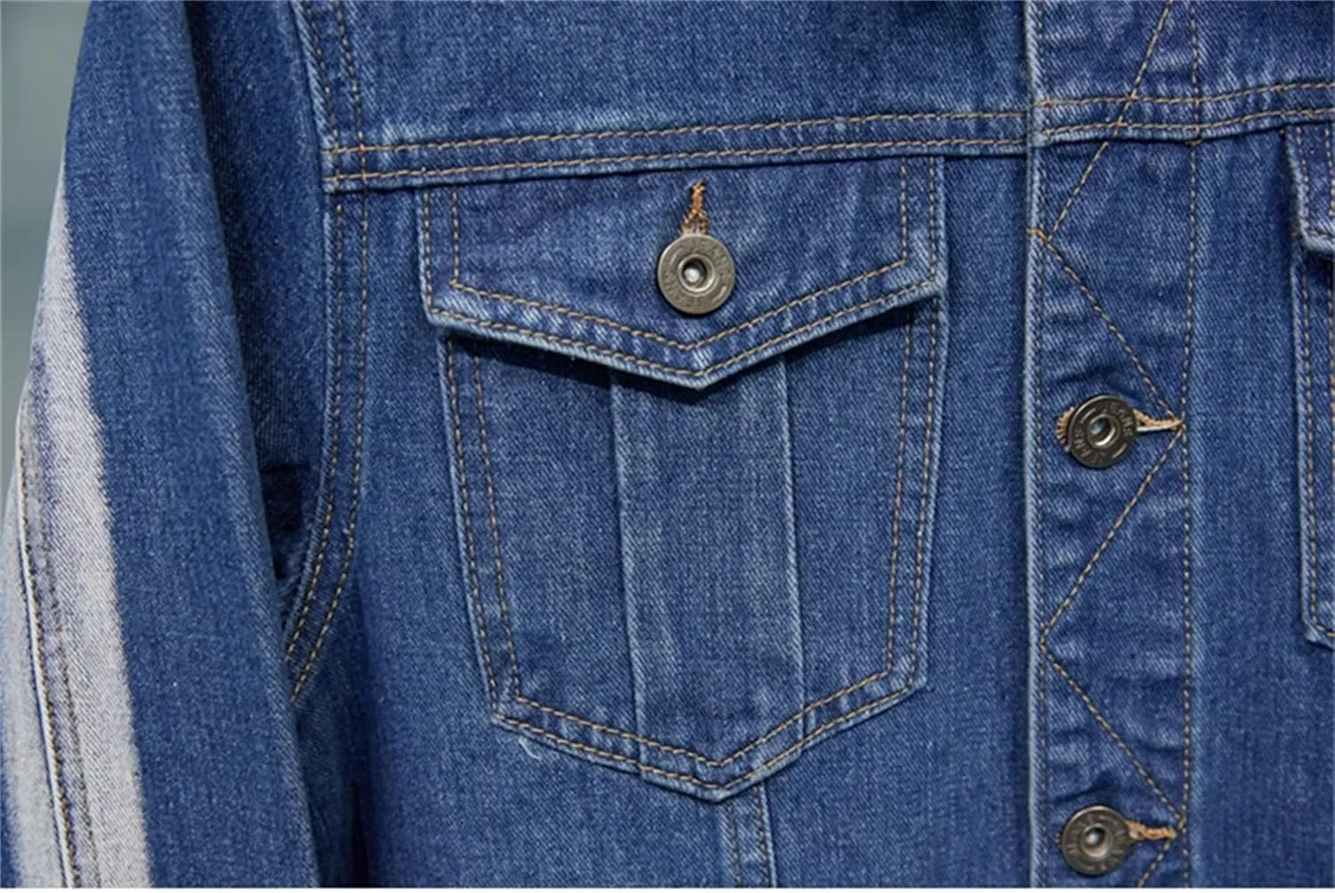 Men's Gradient Color Large Lapel Multi-Pocket Denim Jacket Classic Single-Breasted Aviator Trucker Denim Top