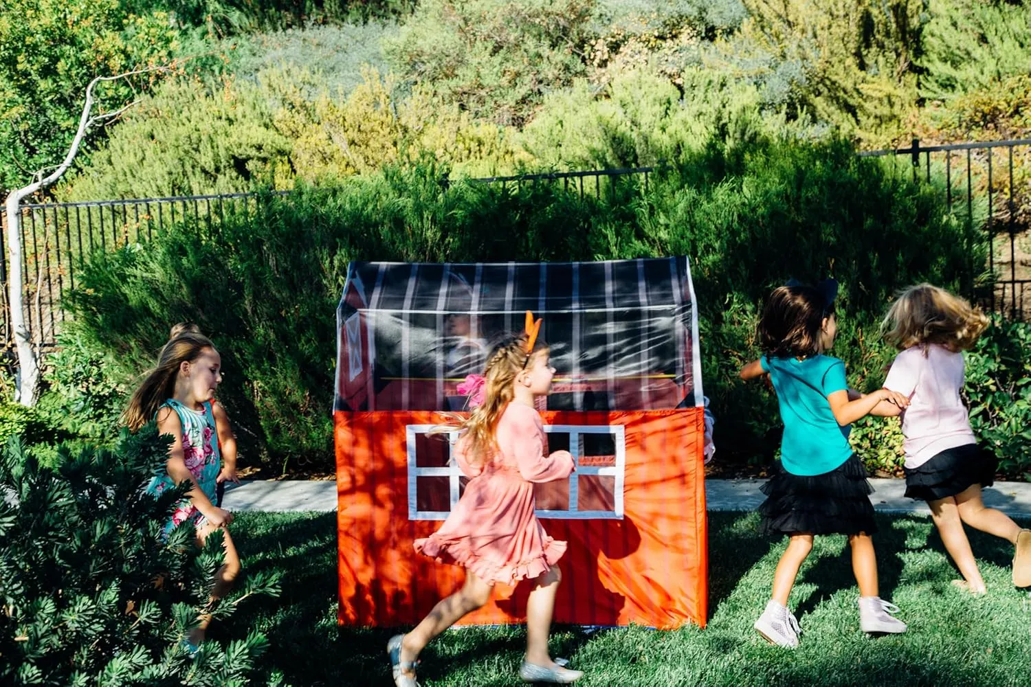 Pacific Play Tents 60810 Barnyard Playhouse Tent, 48" x 38" x 48", Multi